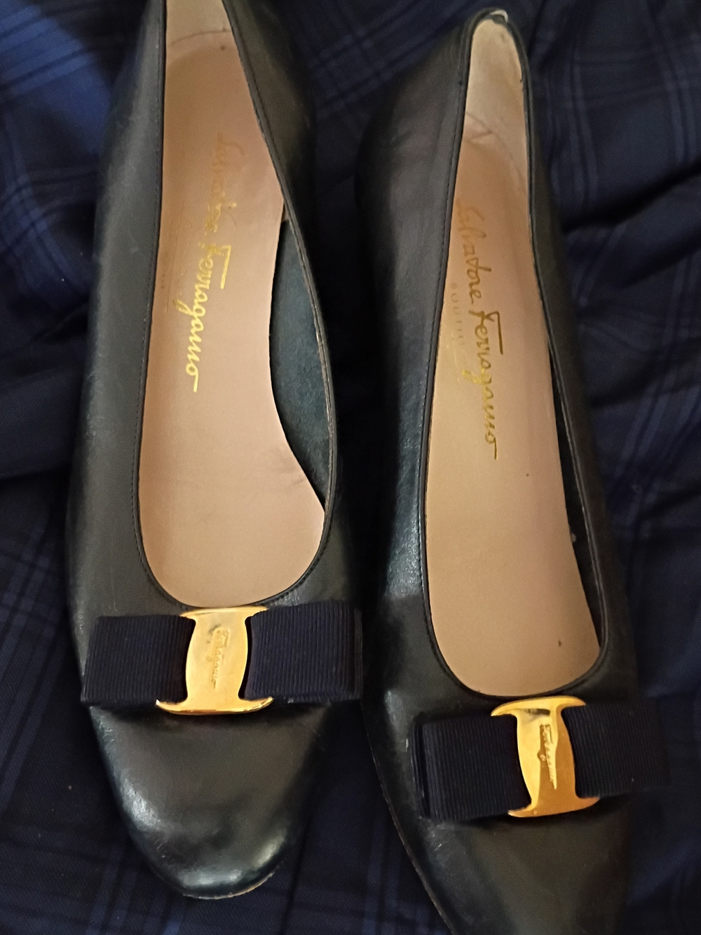 Salvatore Ferragamo Navy BlueLeather Vara Bow Flats with Gold Hardware